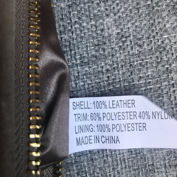 Joy & Iman 100% Leather Crossbody and Detachable Designer Clutch. - Picture 5 of 8